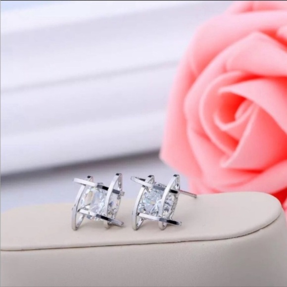 NEW 3D Silver Cage Simulated Diamond Stud Earrings Fashion Jewelry - Picture 5 of 6